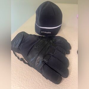 Women’s Columbia Titanium All Black Winter Gloves and Hat Set waterproof
